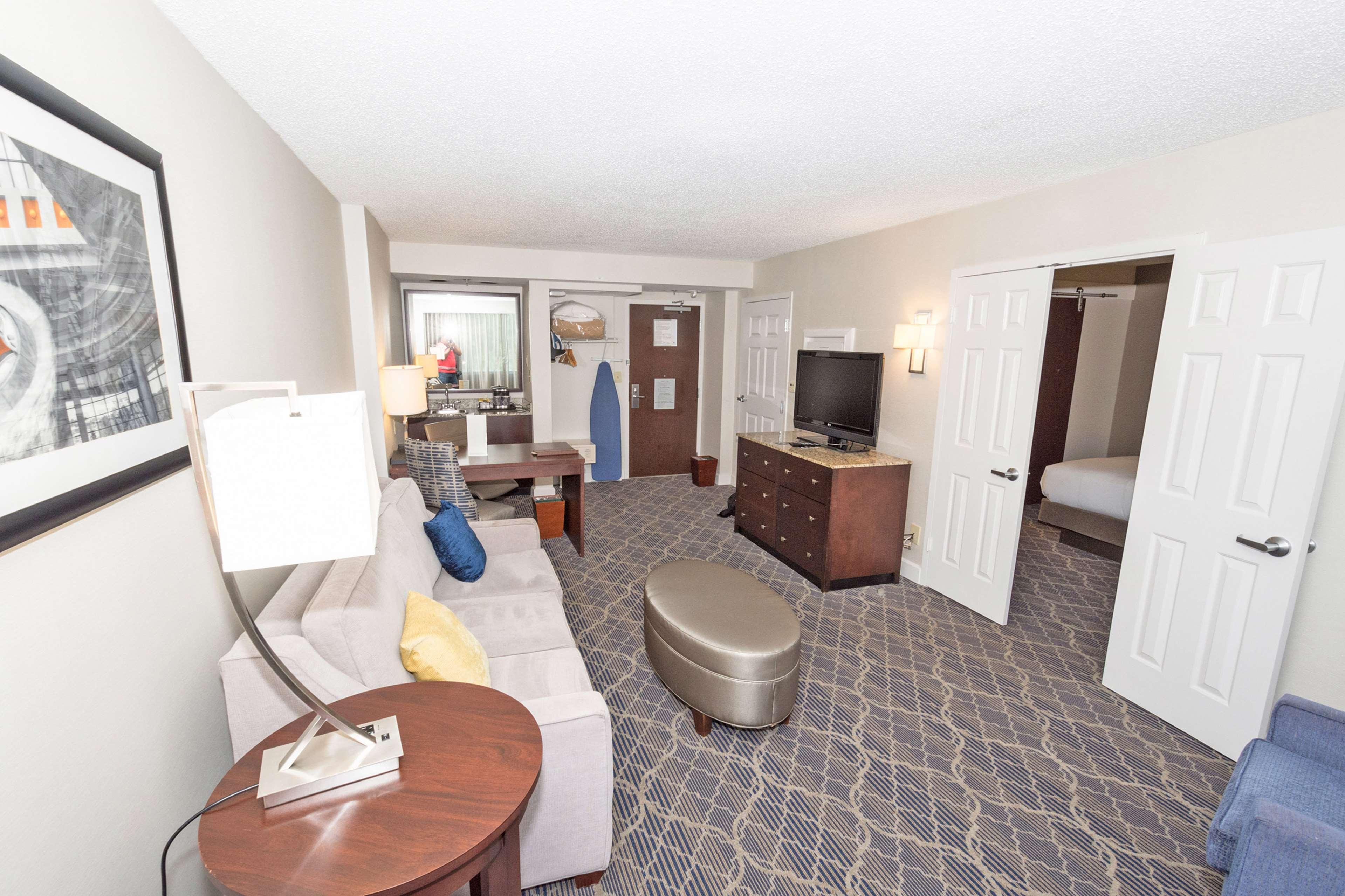 Doubletree Suites By Hilton At The Battery Atlanta Smyrna Kültér fotó