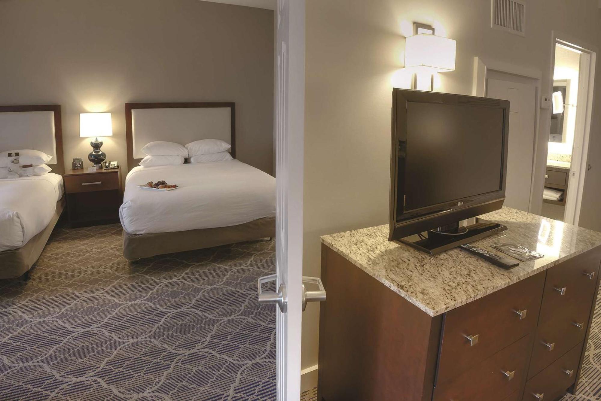 Doubletree Suites By Hilton At The Battery Atlanta Smyrna Kültér fotó