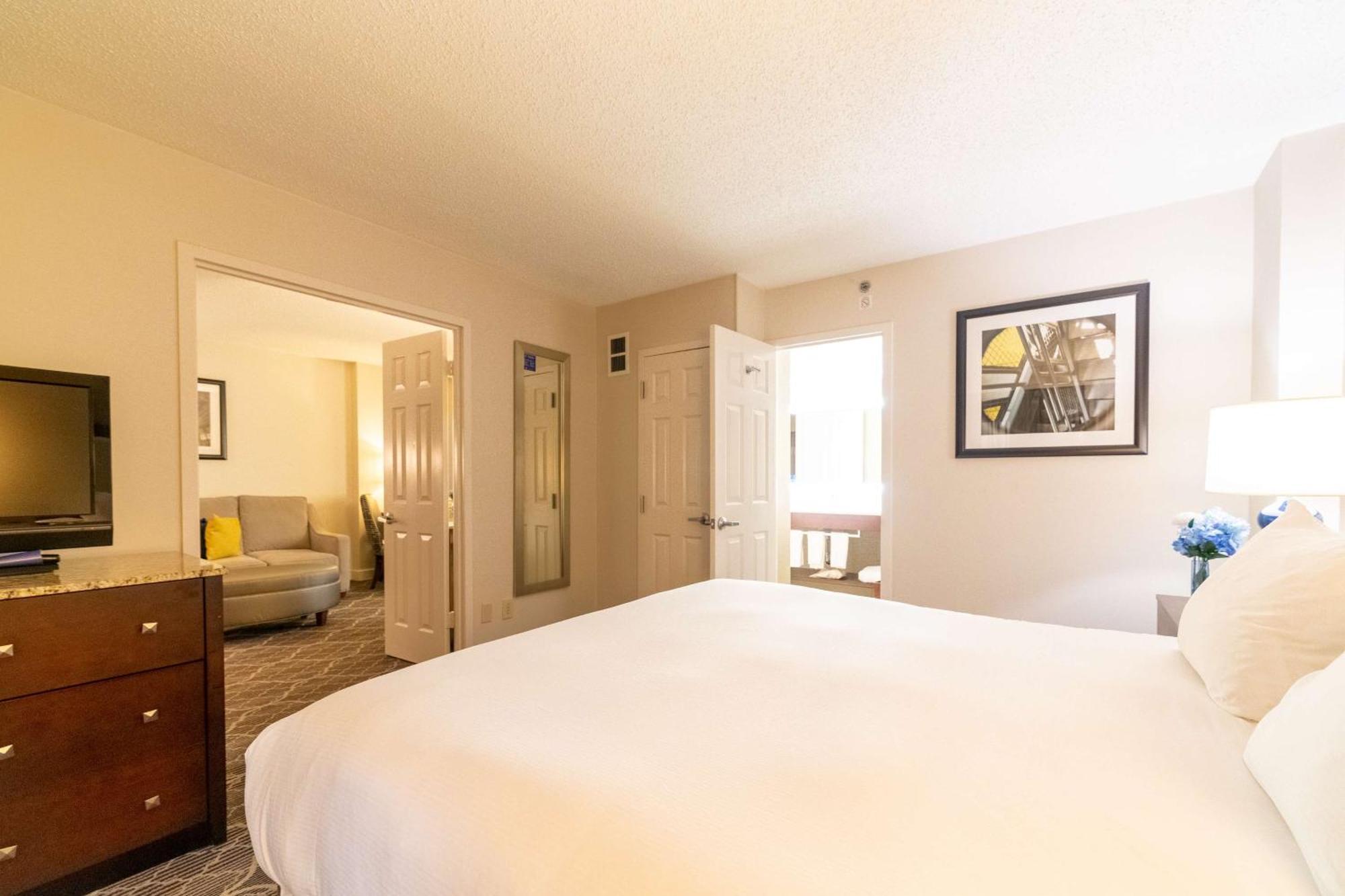 Doubletree Suites By Hilton At The Battery Atlanta Smyrna Kültér fotó